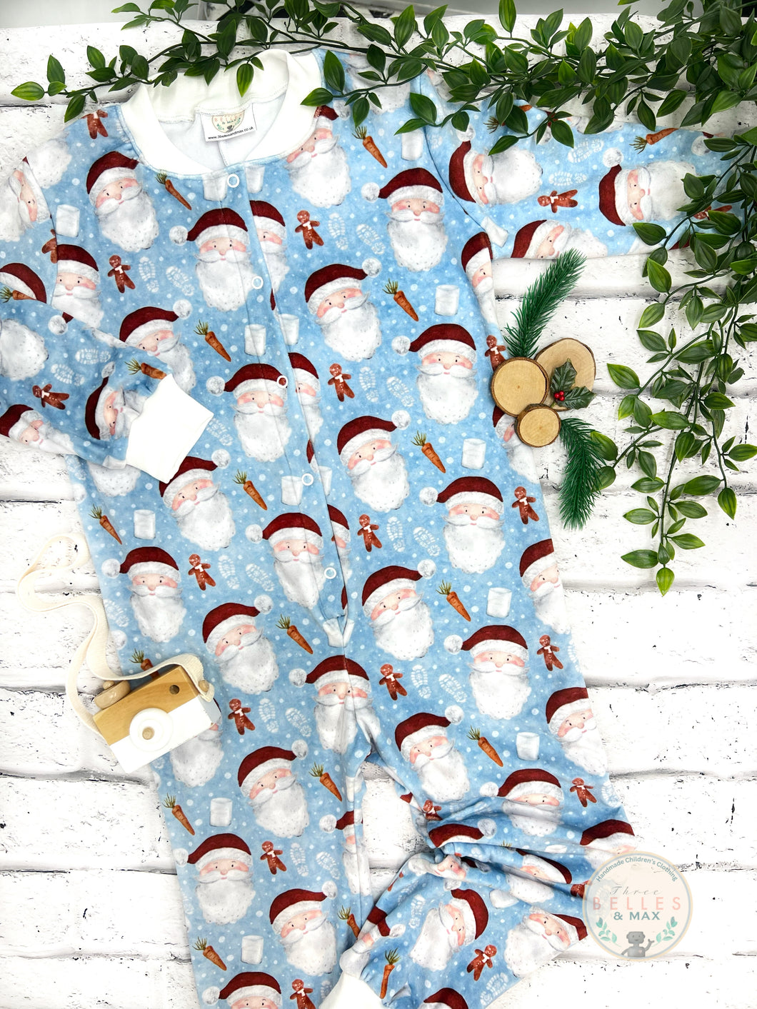 Exclusive Santas Coming